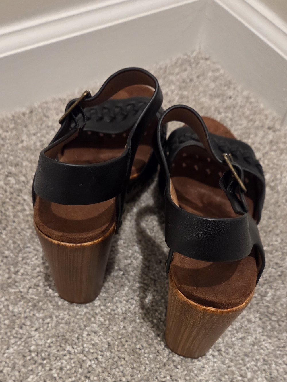 Cynthia Rowley Black Leather Platform Sandals with Wood Block Heel - Picture 2 of 5